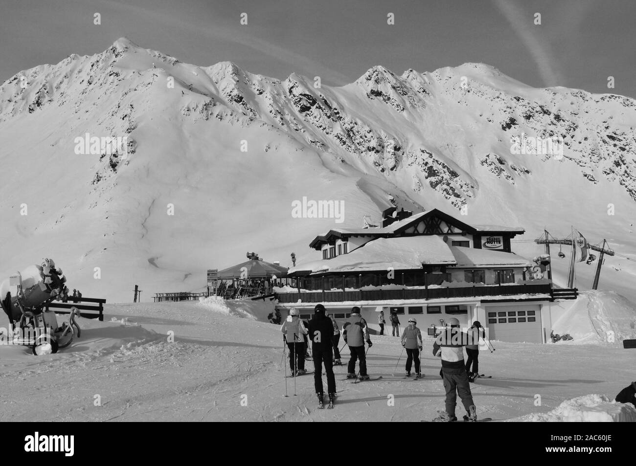 Sölden: montañas nevadas y glaciares para una perfecta sking y snowboarding en Sölden en los Alpes tiroleses. Foto de stock