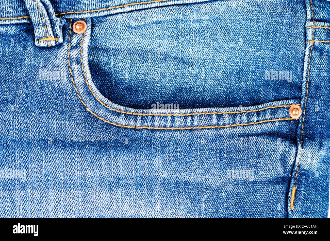 Denim blue jeans pantalones pantalón pocket detalle de textura closeup  vista superior , copyscape Fotografía de stock - Alamy