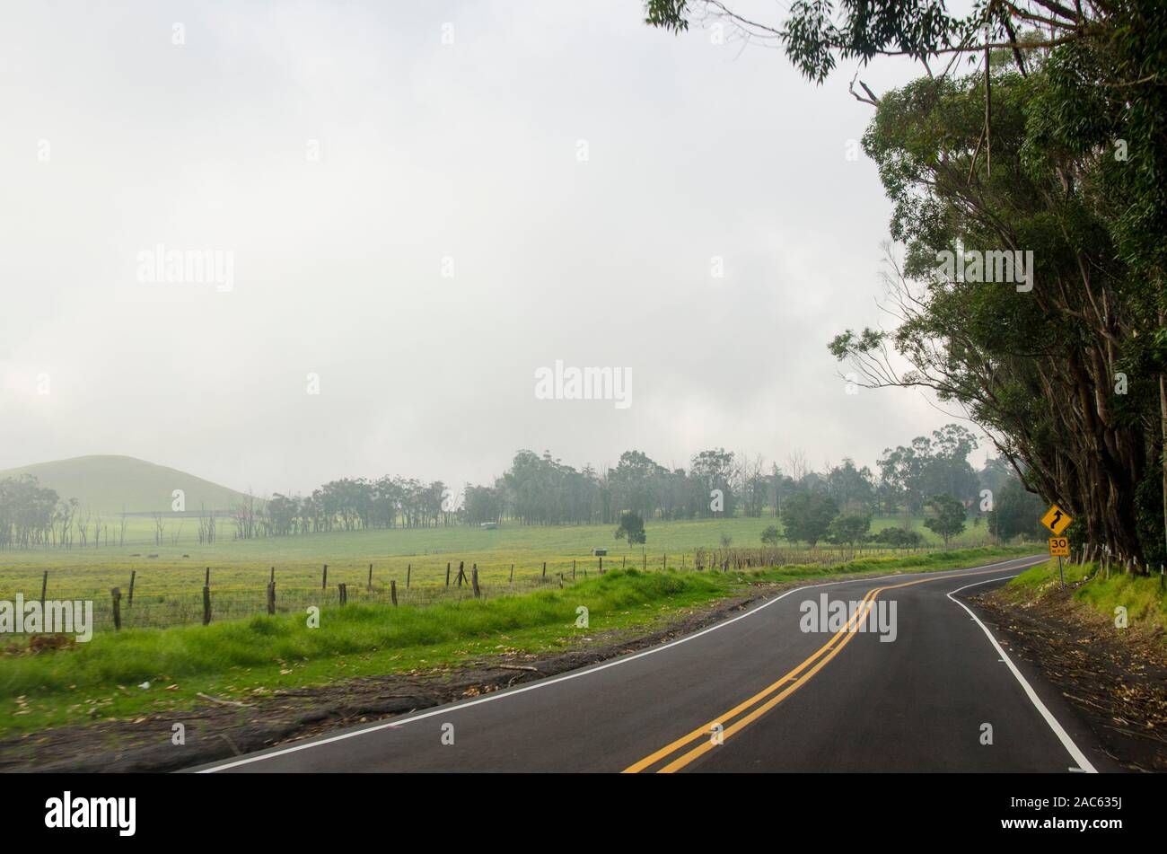 Bobinado, Misty Saddle Road en la Isla Grande. Foto de stock