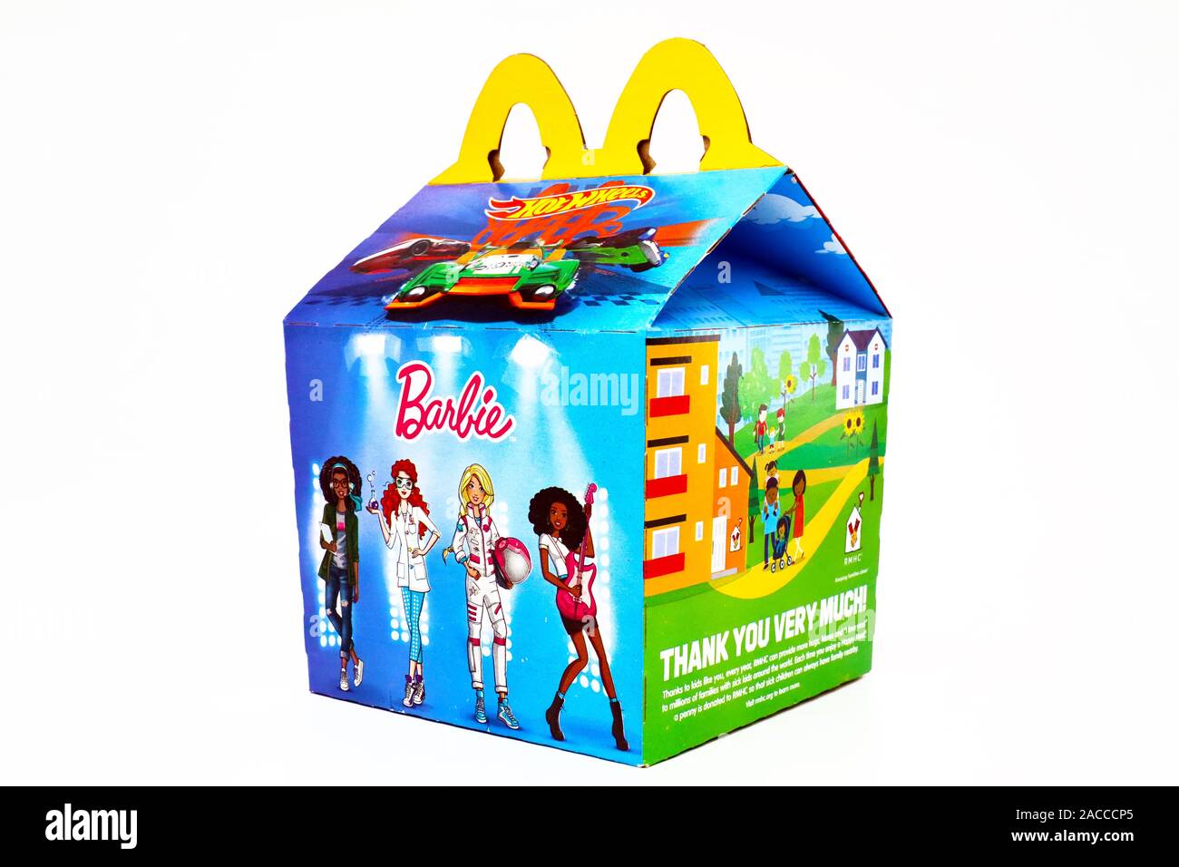 Happy Meal de McDonald's con caja de cartón impreso Mattel Barbie y Hot  Wheels juguetes. McDonald's es una cadena de restaurantes de comida rápida  Fotografía de stock - Alamy