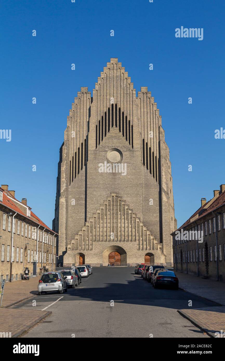 La Iglesia de Grundtvig en el distrito Bispebjerg de Copenhague, un raro ejemplo de iglesia archit expresionista. Foto de stock