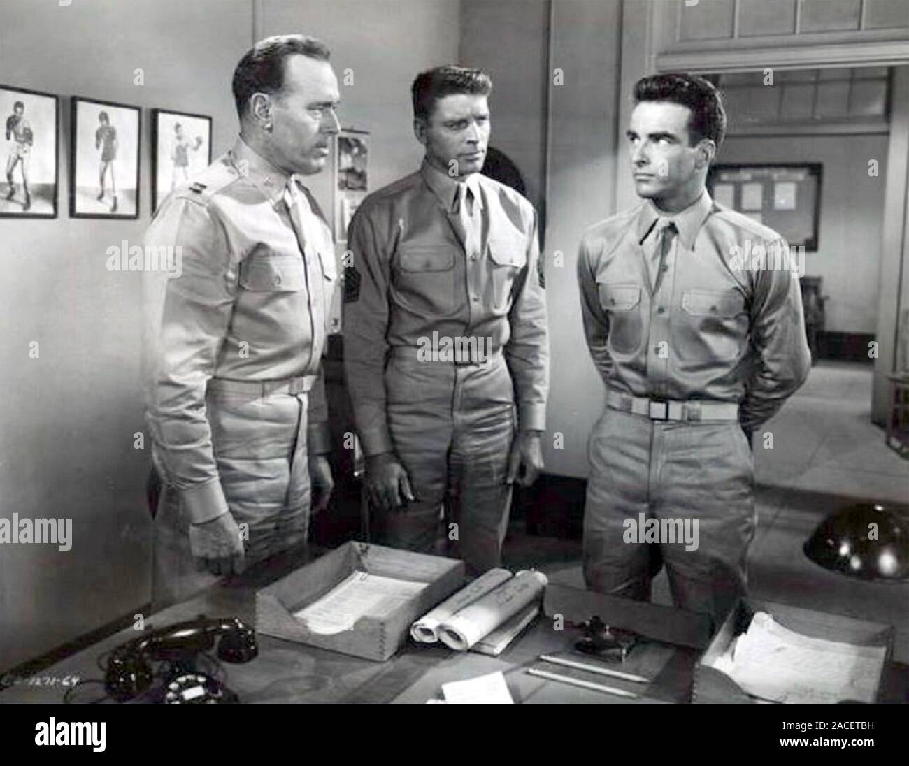 A partir de aquí a la Eternidad 1953 Columbia Pictures Film con desde la izquierda: Philip Ober, Burt Lancaster, Montgomery Clift Foto de stock