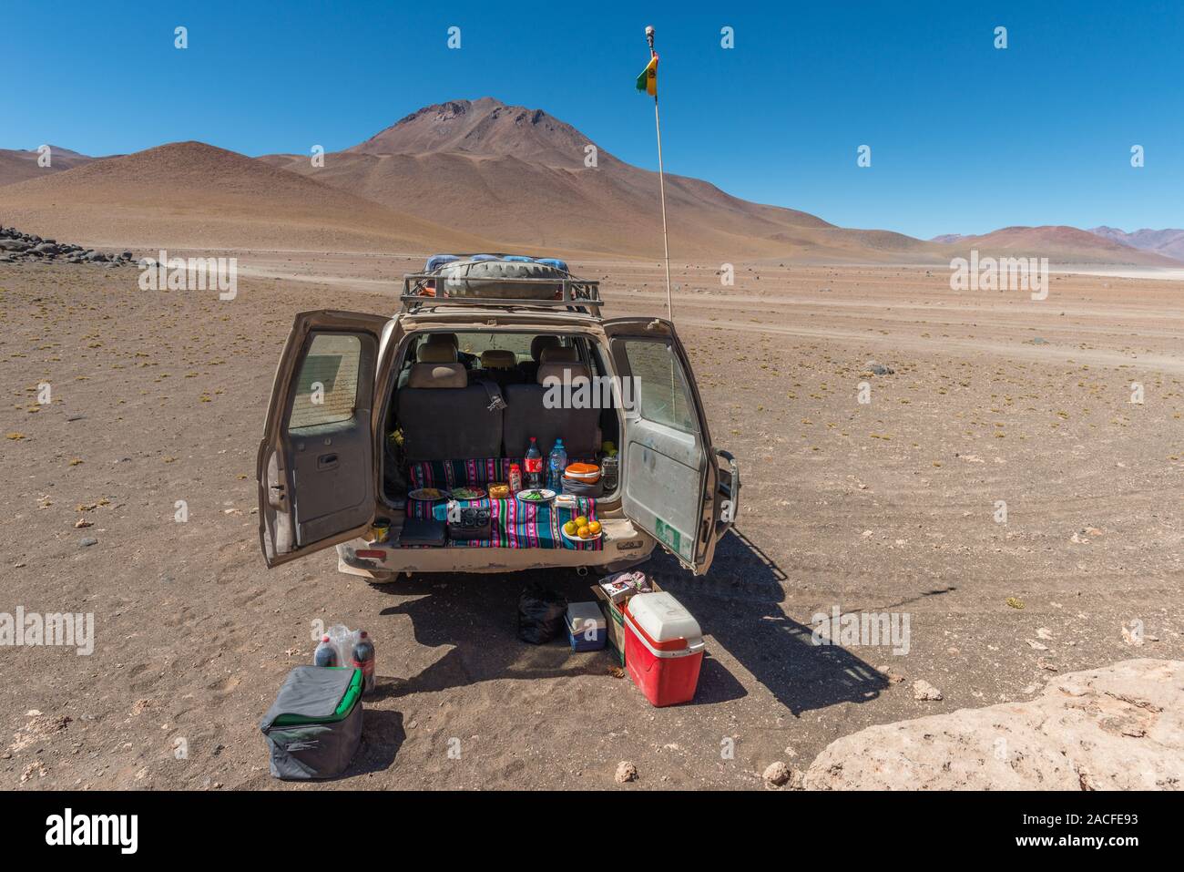 Picnic, el Parque Nacional o Reserva Nacional de Fauna Andina Eduardo Avaroa, en el departamento de Potosí, sudoeste de Bolivia, Altiplano Meridional, América Latina Foto de stock