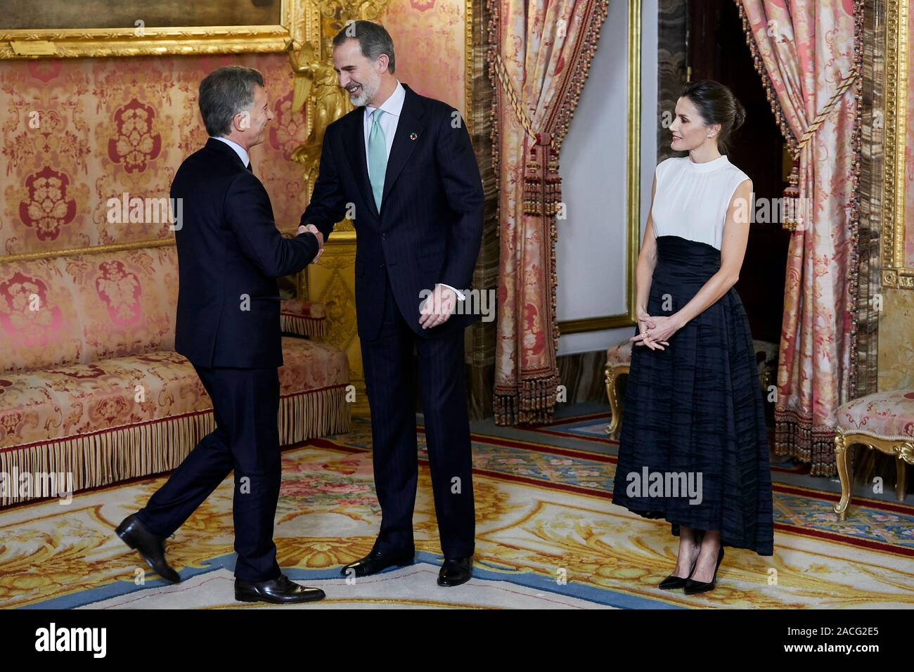 El rey Felipe IV, la Reina Letizia y Mauricio Macri asistir a la audiencia del palacio durante la COP25 celebrada en el Palacio Real de Madrid. Foto de stock