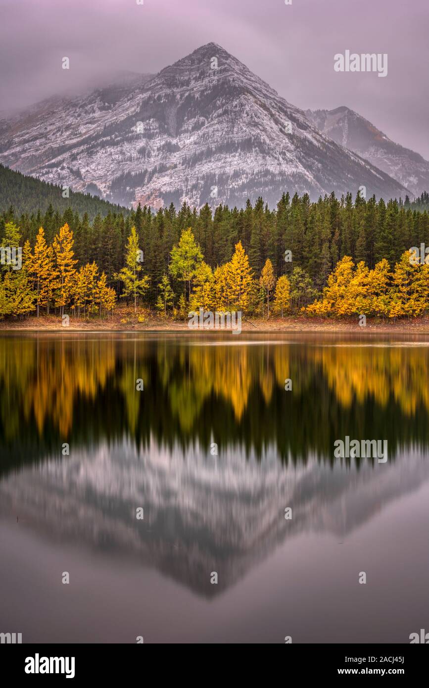 Upper Kananaskis Lake, Kananaskis, Alberta, Canadá Foto de stock