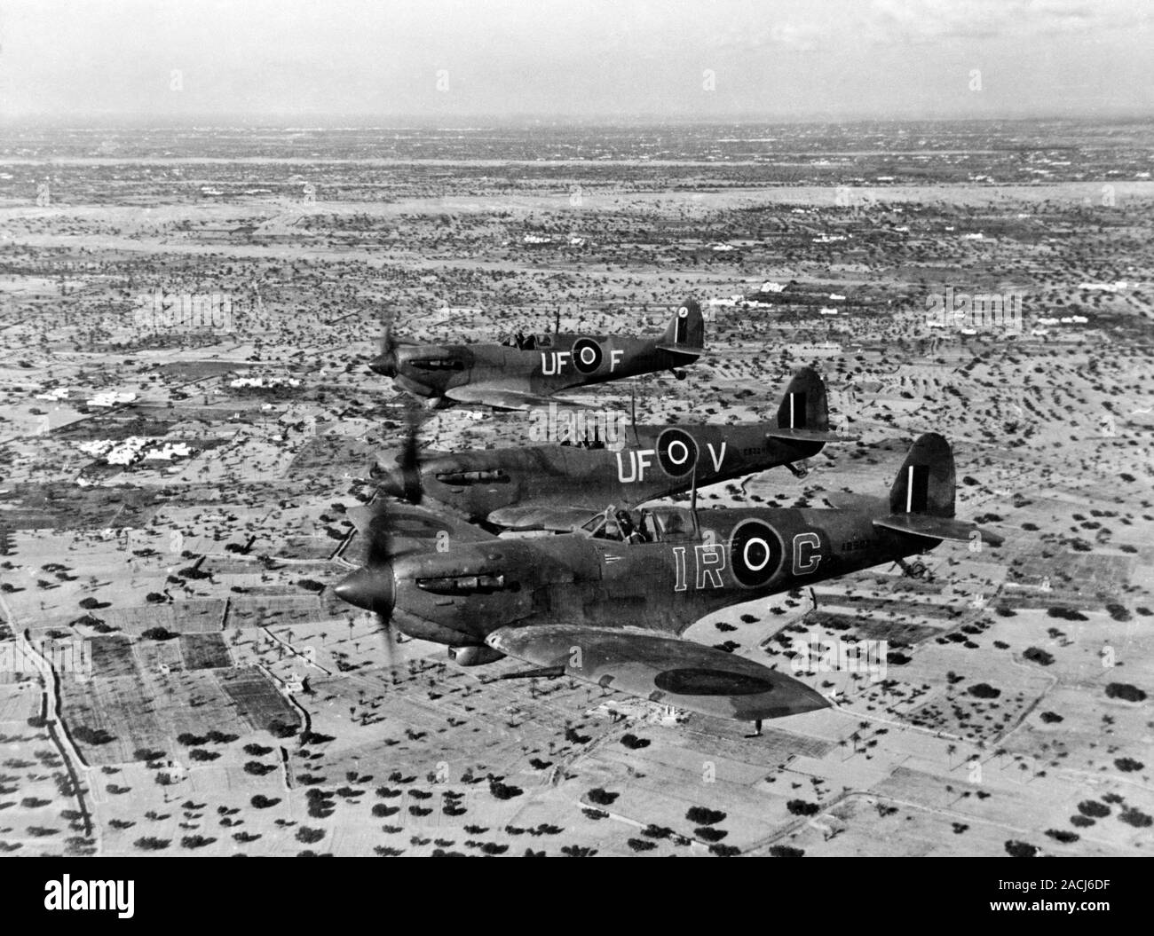 Spitfires sobre África del Norte. Imagen histórica de una formación de