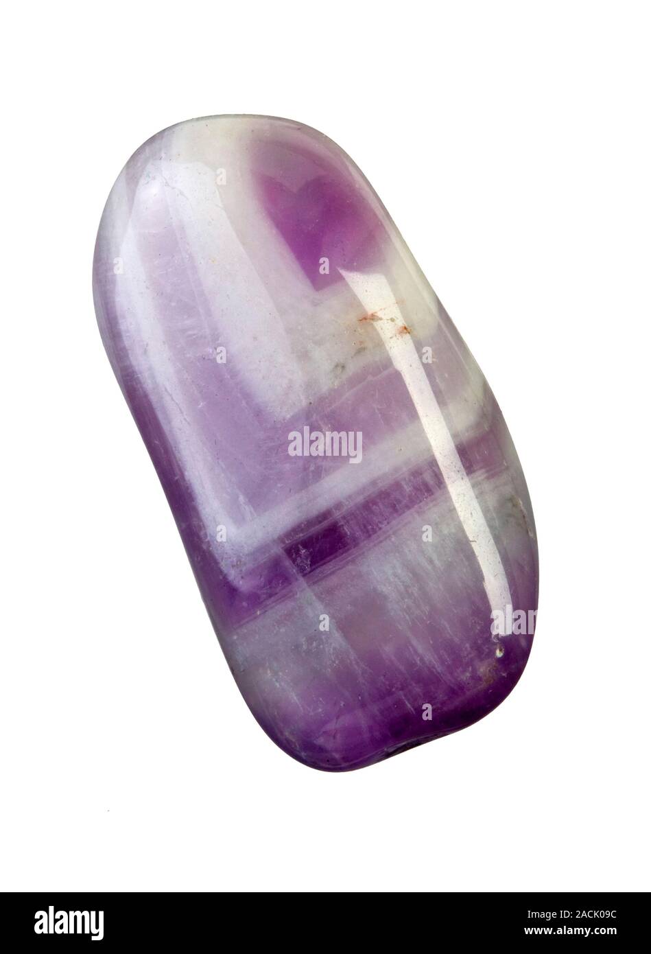 La amatista es un mineral de color púrpura a violeta y cristalinas, y  variedad de sílice de cuarzo Fotografía de stock - Alamy