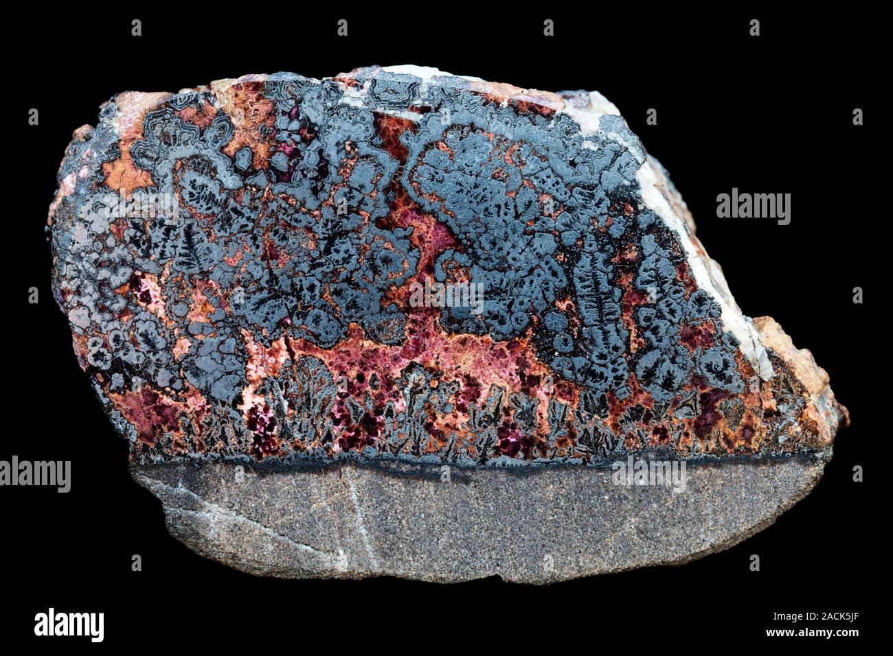 Skutterudite, un arseniuro de cobalto con distintos porcentajes de mineral  de hierro y níquel (Co,ni,Fe)Como. Es un mineral de cobalto y níquel. Forma  skeleta Fotografía de stock - Alamy