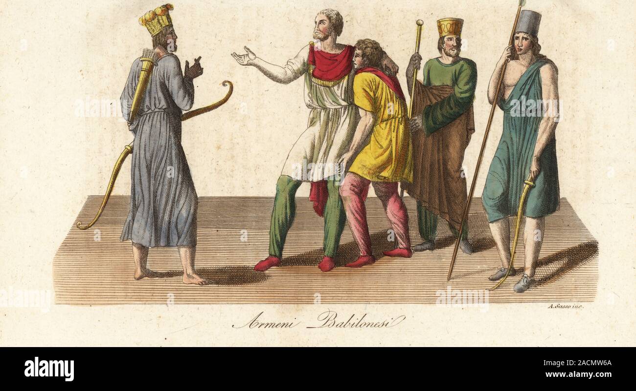 Los trajes masculinos de la antigua armenios de Babilonia. Soldados con  arco y flecha, la lanza y el látigo. Armeni Babilonesi. Copperplate  Handcolored grabado de Giovanni Antonio Sasso de Giulio Ferrario los