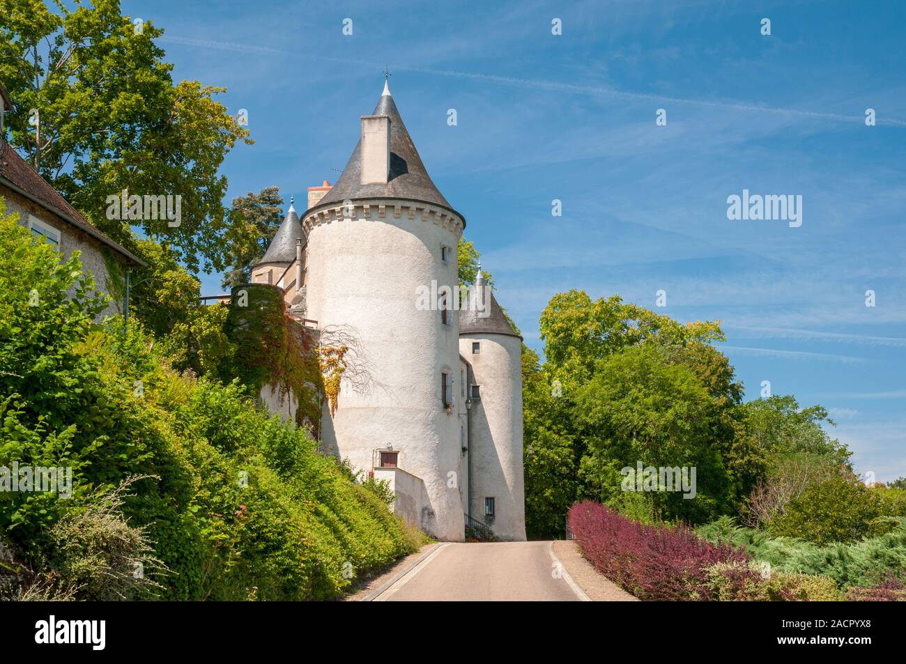 Petit Broutet Castillo (siglo XV), un monumento histórico nacional, Le Pont-Chretien-Chabenet town, Indre (36), Center-Val de Pays de la Loire, Francia. Foto de stock