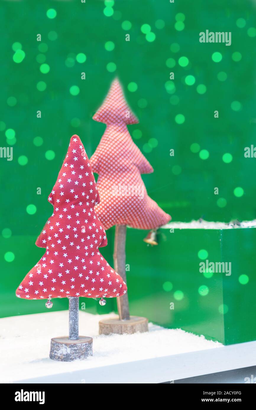árbol de navidad de tela fotografías e imágenes de alta resolución - Alamy