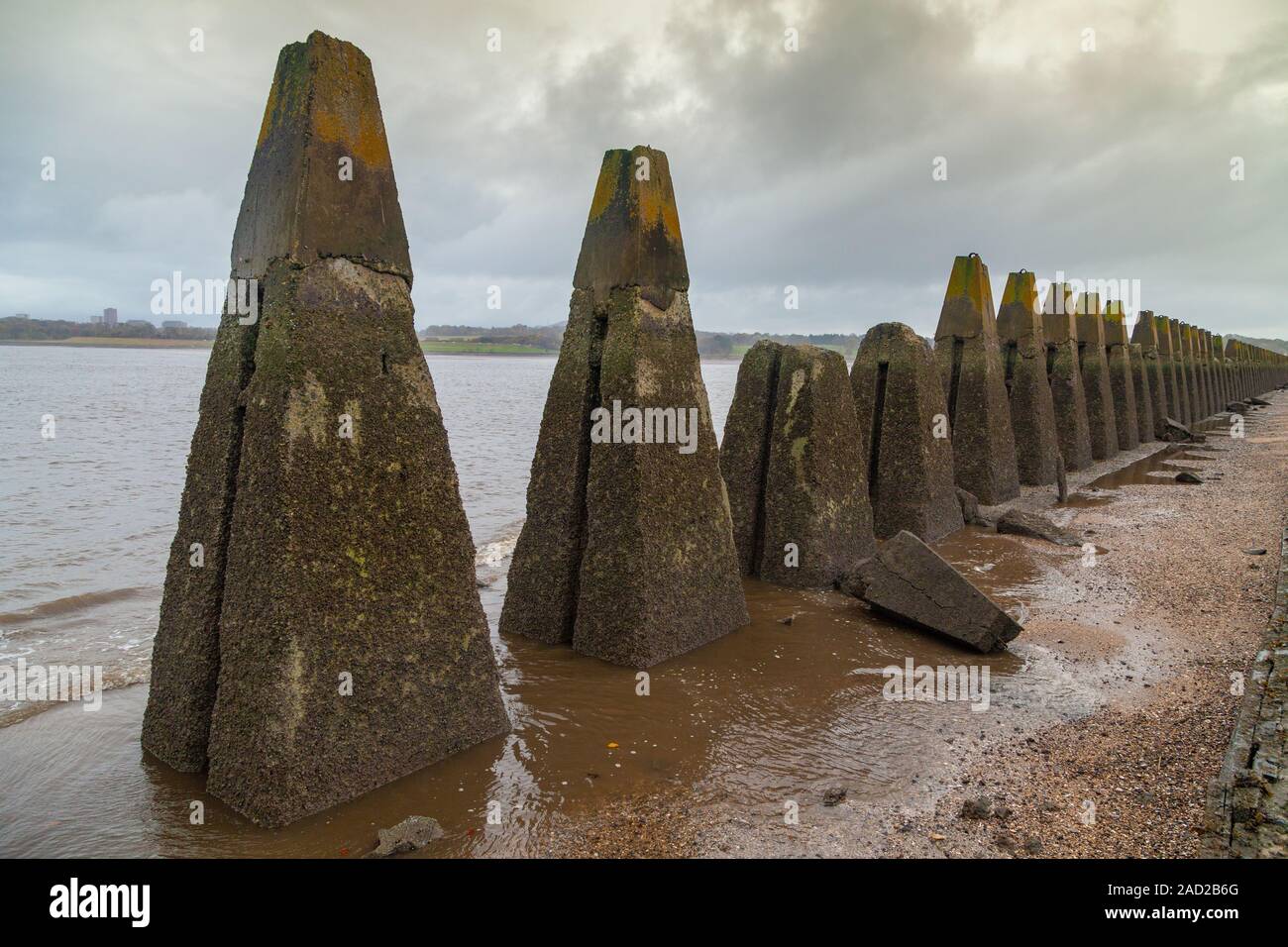 Cramond Causeway que conduce a la isla de Cramond fuera de Edimburgo en East Lothian, Escocia Foto de stock