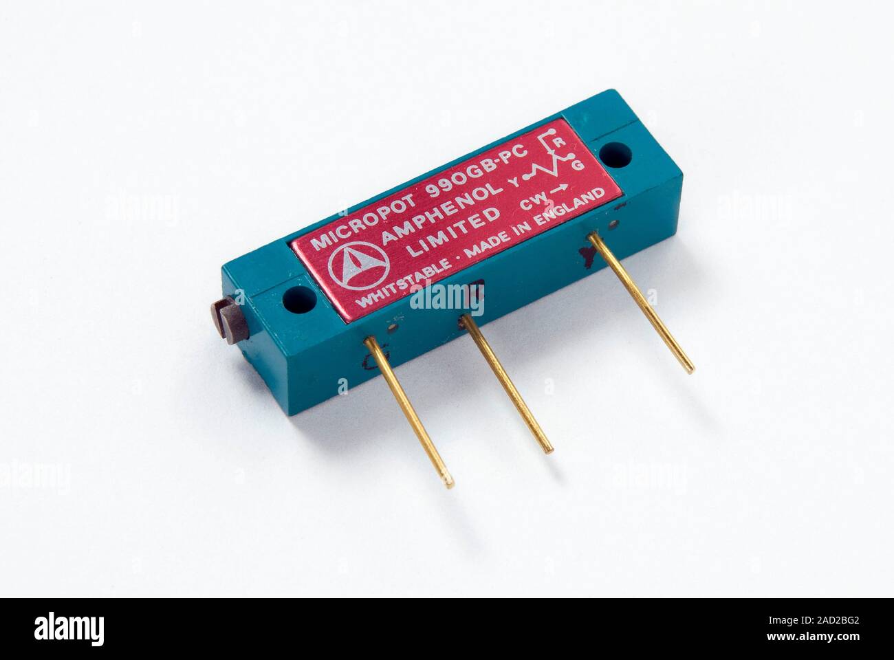 Potenciómetro de PCB. Mini potenciómetro para usar en una placa de circuito  impreso (PCB). Los potenciómetros son un tipo de resistencia variable. En  aquellas que, como este, tur Fotografía de stock -