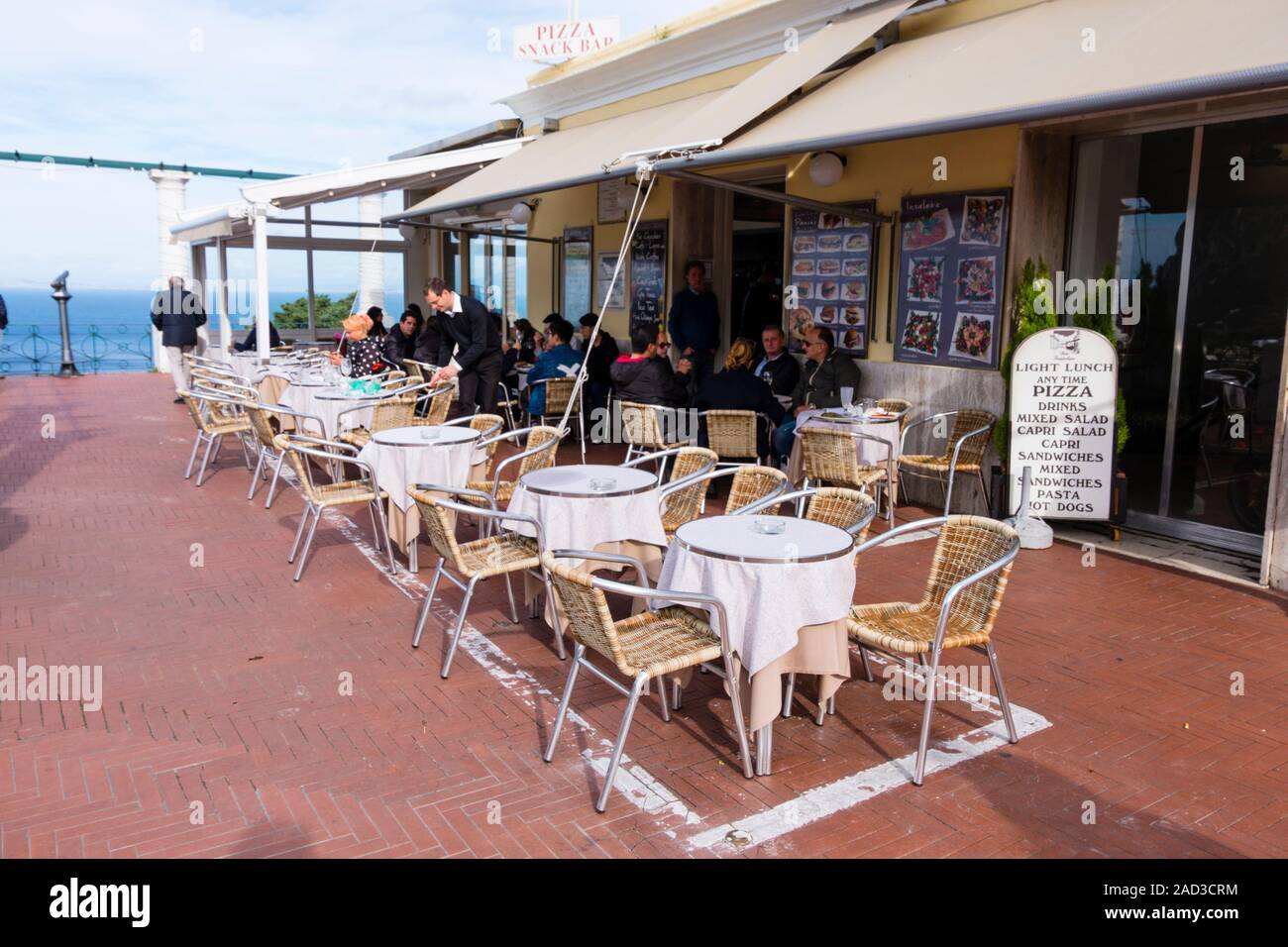 Pizzeria restaurant terrace fotografías e imágenes de alta resolución -  Alamy