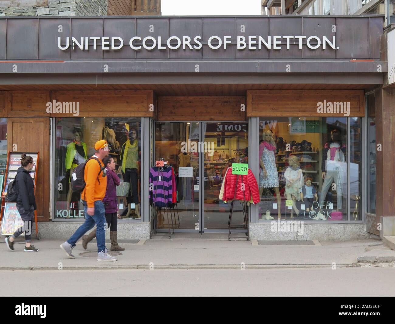 United colors of benetton fotografías e imágenes de alta resolución - Alamy
