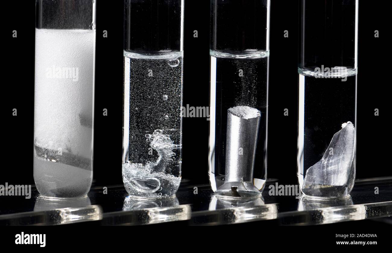 La reacción de los metales en el ácido clorhídrico. De izquierda a