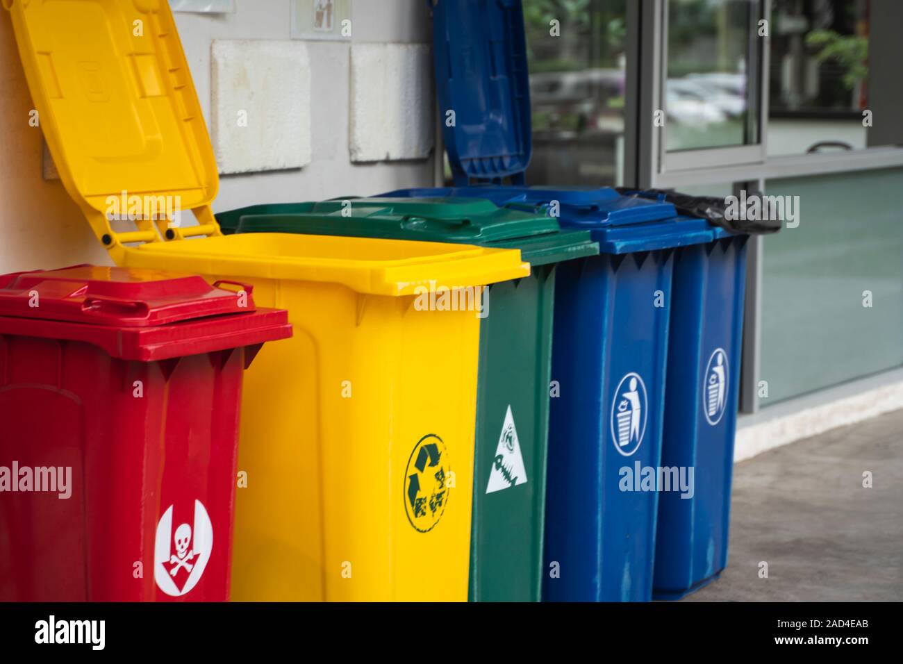 Para La Recoleccion De Basura Contenedores De Basura A Reciclar