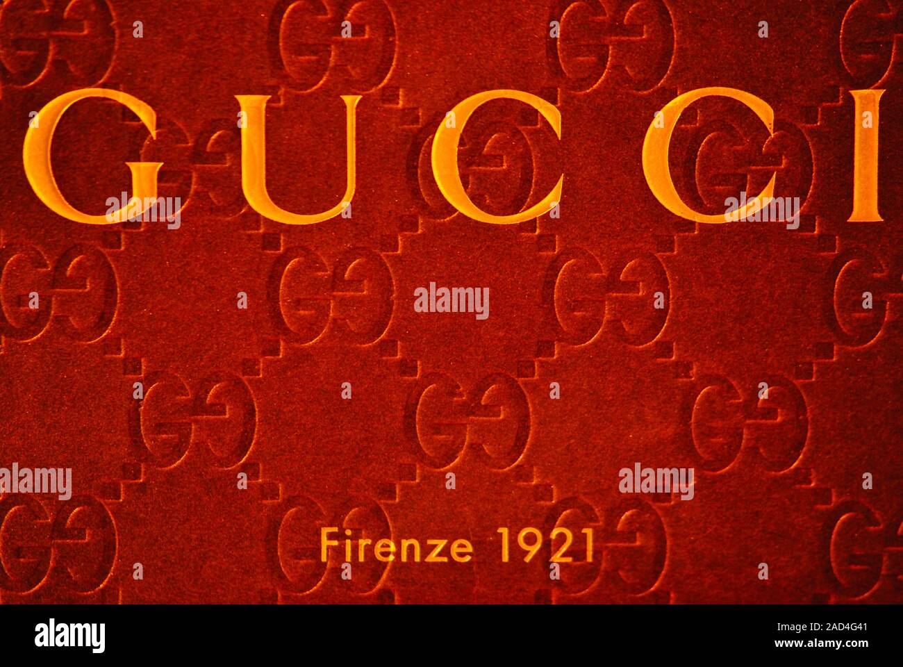 Gucci vector logo. Símbolo de Gucci. Calidad Premium. Papel tapiz. Golden  Fotografía de stock - Alamy