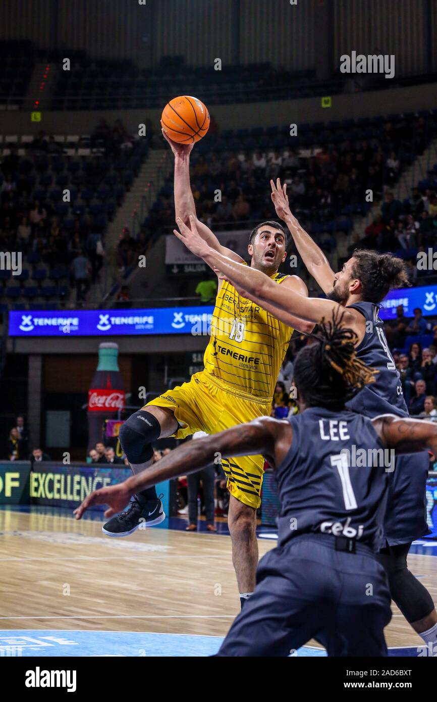 Tenerife, España, 03 de diciembre de 2019, Giorgi shermadini (iberostar tenerife) sobre disparos durante el Iberostar Tenerife vs Bamberg - baloncesto Champions League - Crédito: LPS/Davide di Lalla/Alamy Live News Foto de stock