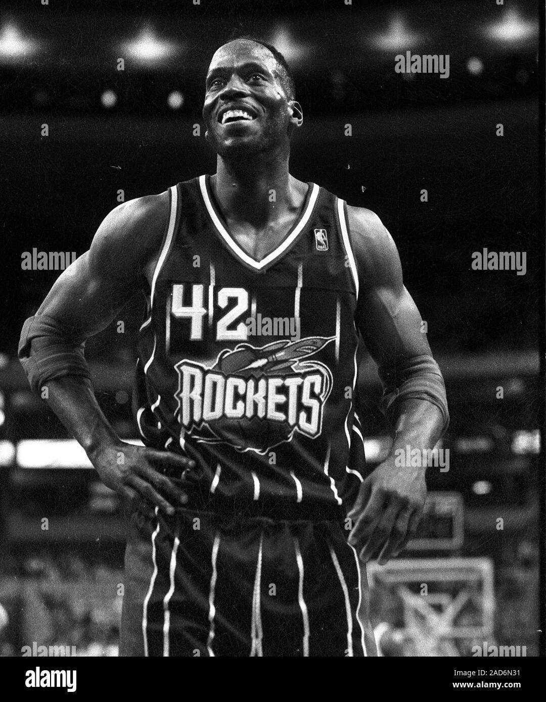 Houston Rockets #4s Abdul Olajuwon en la línea de tiros libres durante el juego de baloncesto acción contra los Celtics de Boston en el Fleet Center de Boston, Ma USA Nov26,1996 foto por Bill belknap Foto de stock