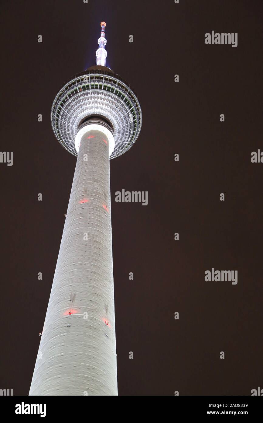 Berlín, torre de televisión por la noche Foto de stock