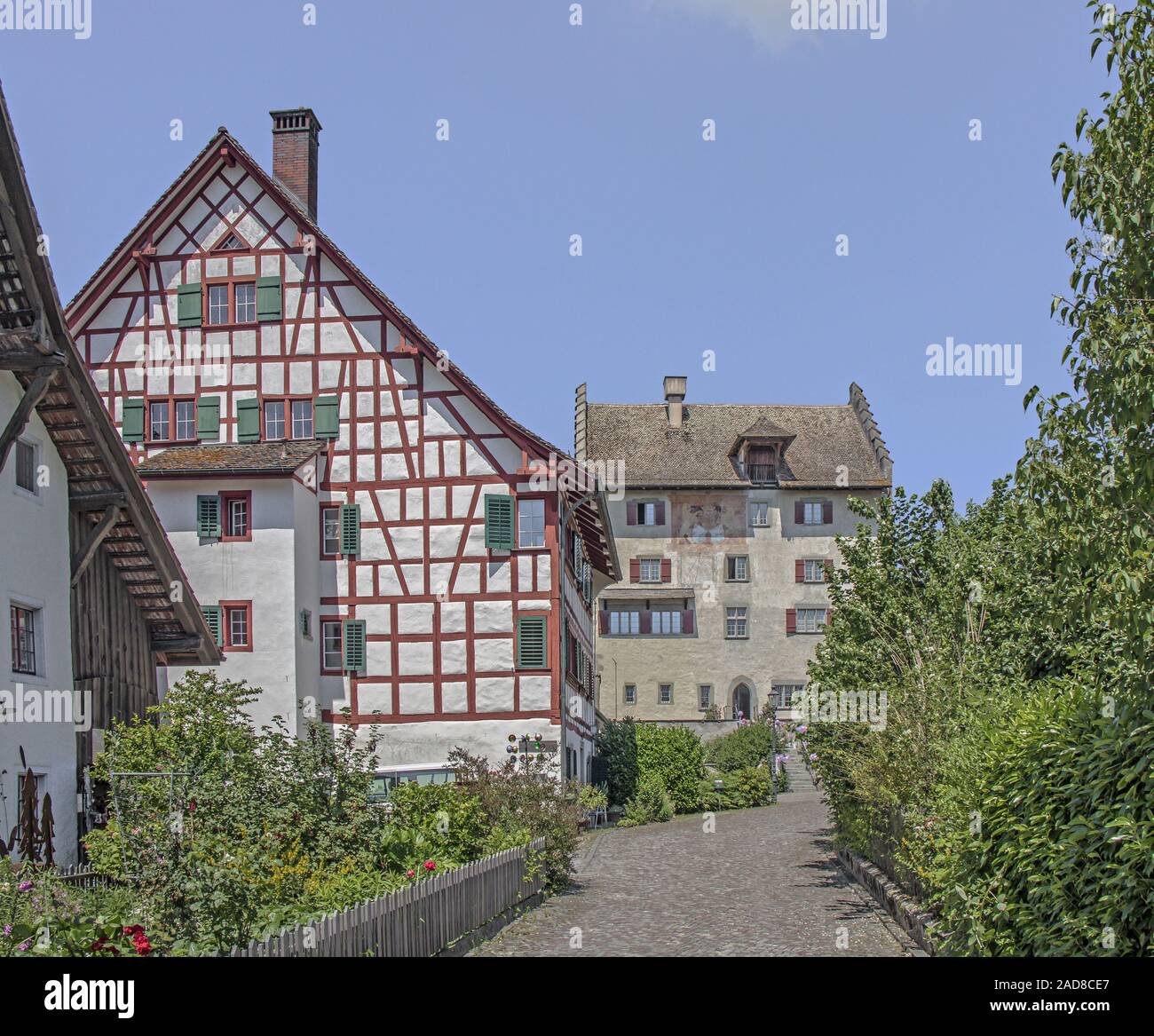 Antiguo presbiterio y Castillo Greifensee, cantón de Zürich, Suiza Foto de stock