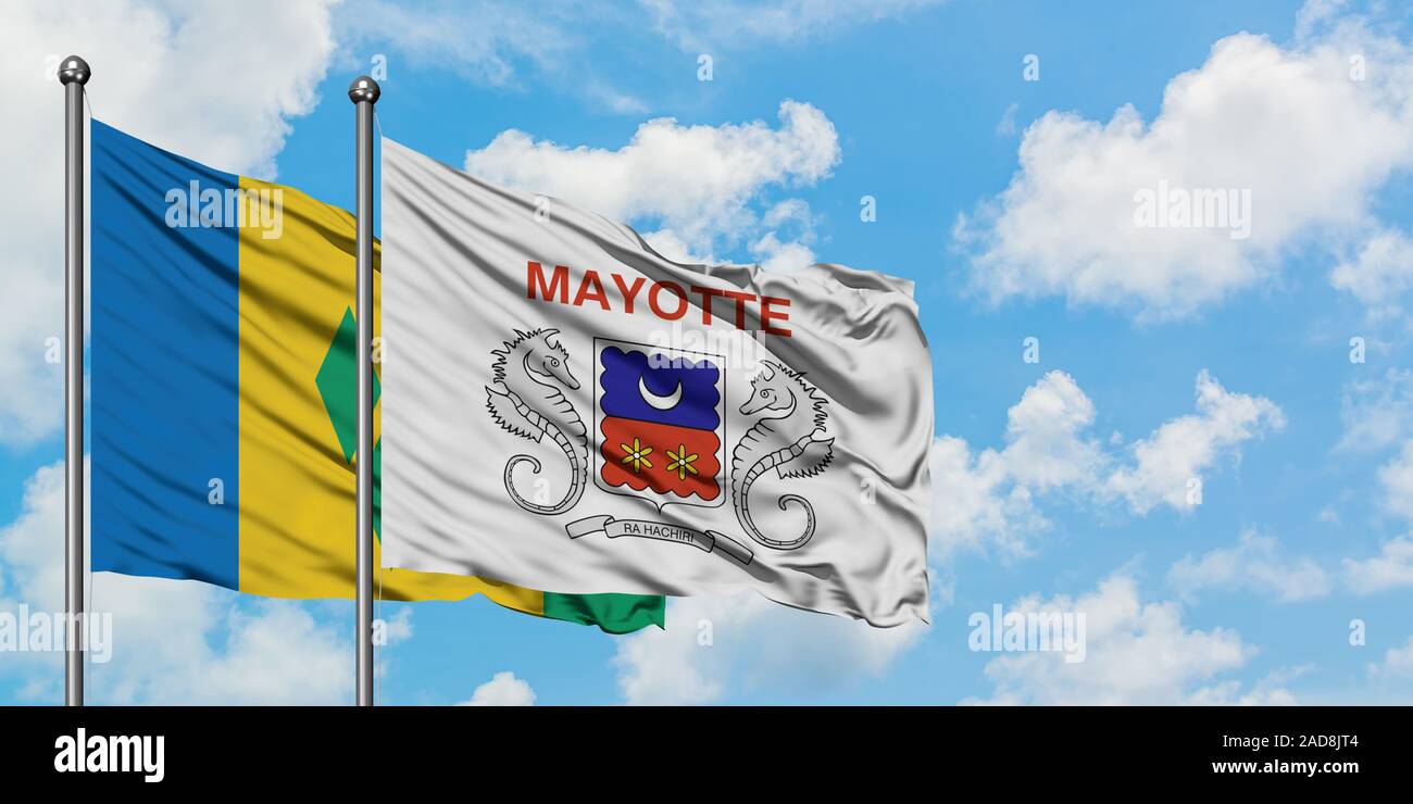 San Vicente y las Granadinas y Mayotte ondear la bandera en el viento  contra un blanco azul cielo nublado juntos. El concepto de la diplomacia,  las relaciones internacionales Fotografía de stock -
