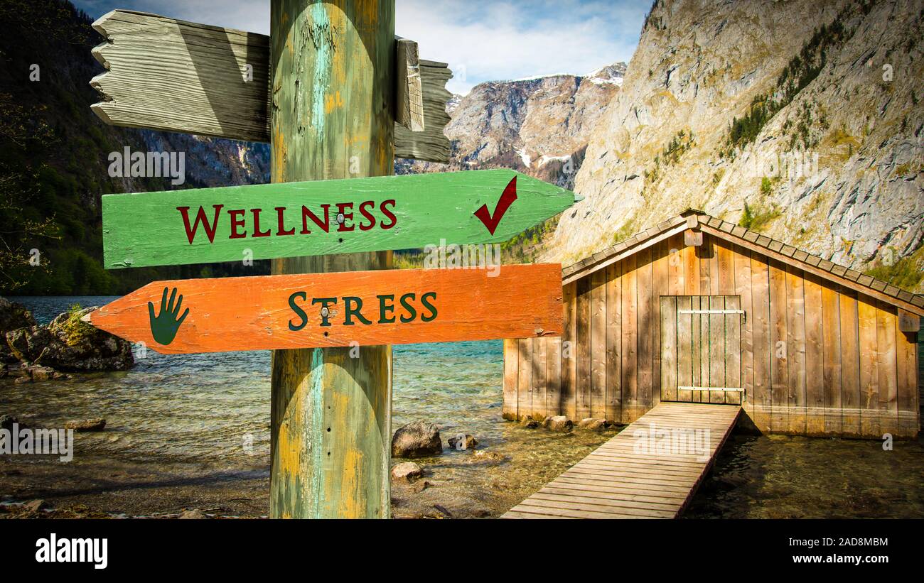 Calle signo al Wellness versus estrés Foto de stock