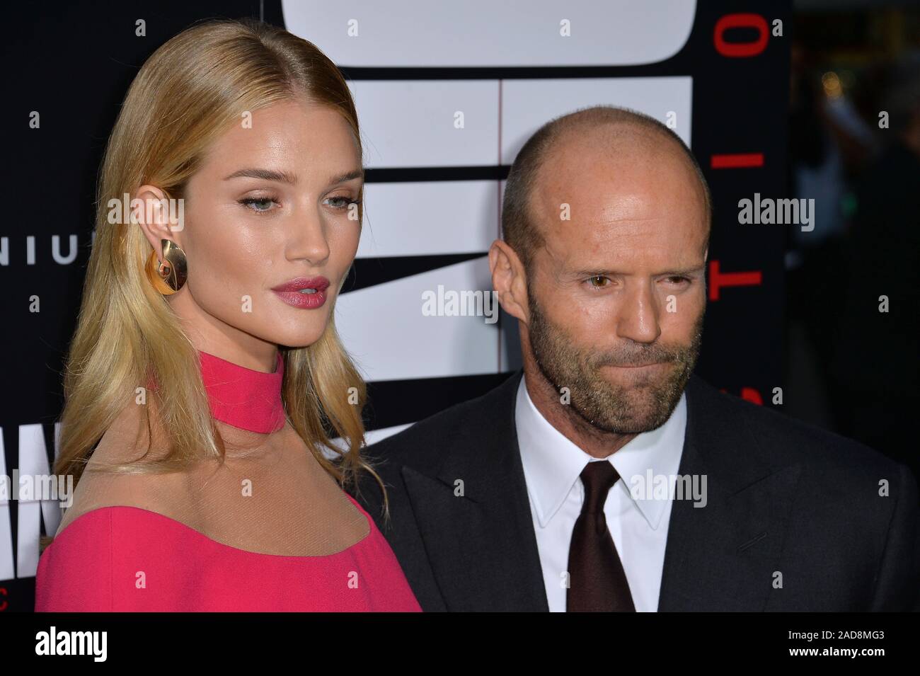 LOS ANGELES, CA. Agosto 22, 2016: el actor Jason Statham y novia de la actriz y modelo Rosie Huntington-Whiteley en el Los Angeles estreno de 'Mechanic: Resurrection' en el Arclight Theatre de LOS ANGELES, CA. Agosto 22, 2016: el actor Jason Statham y novia de la actriz y modelo Rosie Huntington-Whiteley en el Los Angeles estreno de 'Mechanic: Resurrection' en el Arclight Theatre de