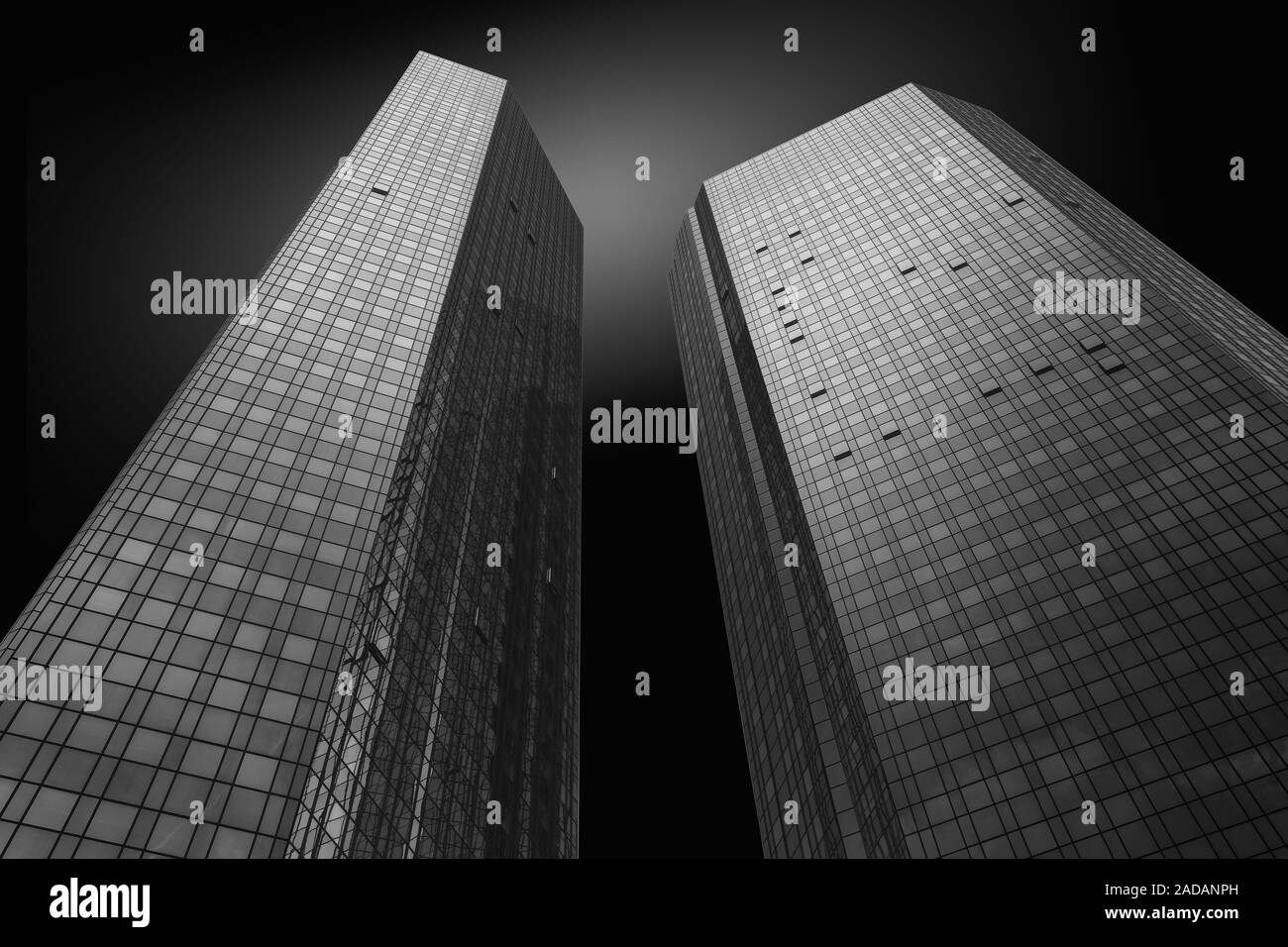 Fachada de modernos edificios de oficinas como Fineart Foto de stock