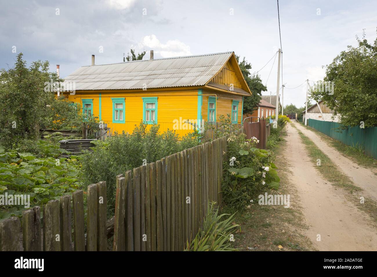 Casa típica en Bielorrusia (Belarús) Foto de stock