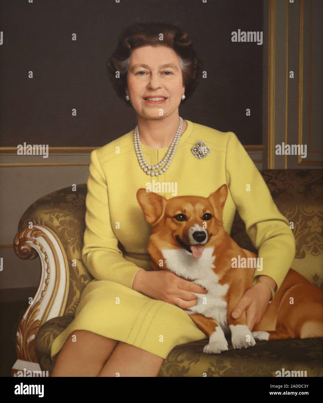 Retrato de la Reina Isabel II con uno de sus amados Welsh Corgis por Michael Leonard en la National Portrait Gallery, Londres, Reino Unido. Foto de stock