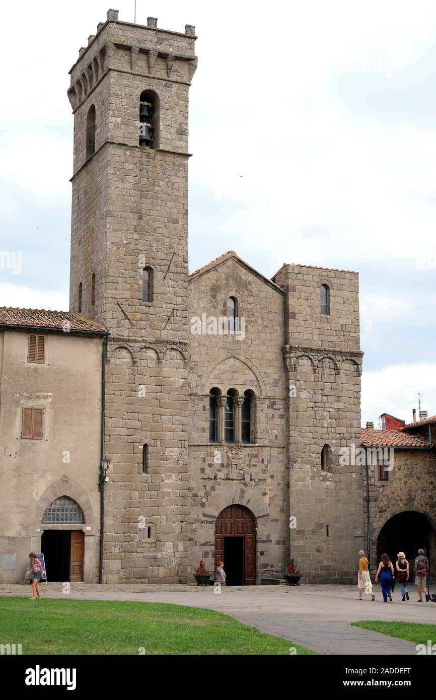 Abbazia di San Salvatore / Abbadia San Salvatore fachada en Monte Amiata,Toscana Italia UE Foto de stock