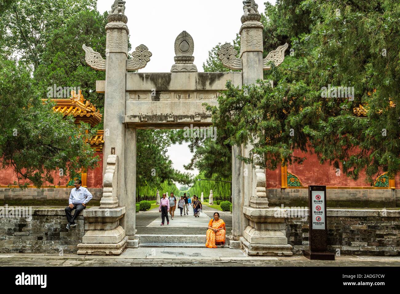 Mausoleo de Ming Xiaoling ;el camino sagrado, es una carretera principal que conduce a todas las