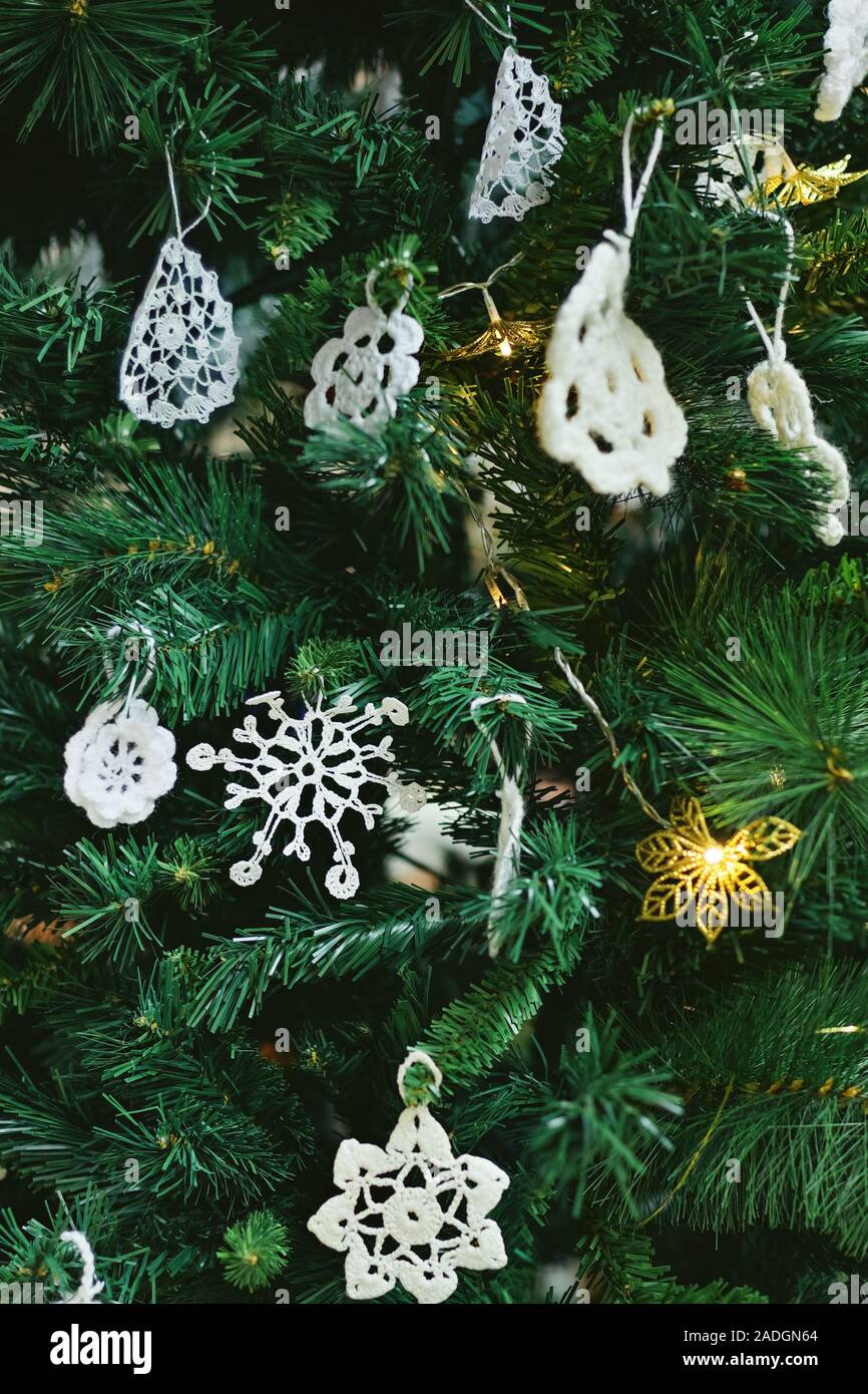Crochet Ornamentos para el árbol de Navidad Foto de stock