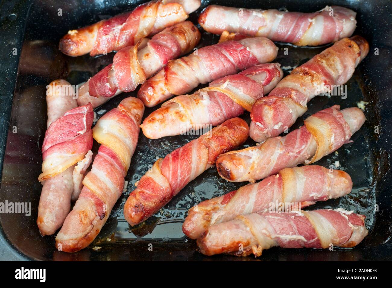 Cerdos cocinados en mantas, una tradicional comida de Navidad en inglés