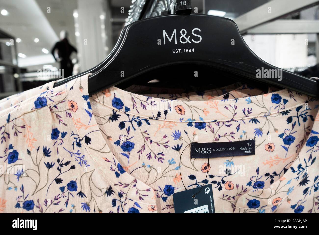 Ropa de mujeres mostrar en M&S, tienda de Marks & Spencer. UK Fotografía de  stock - Alamy