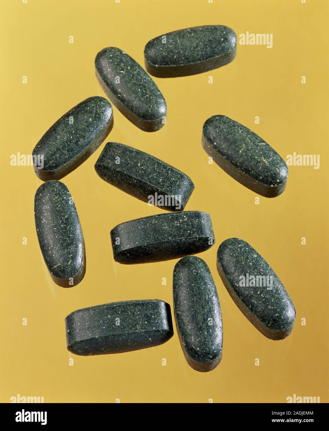 La Spirulina tabletas. Estas pastillas se venden como medicamento para