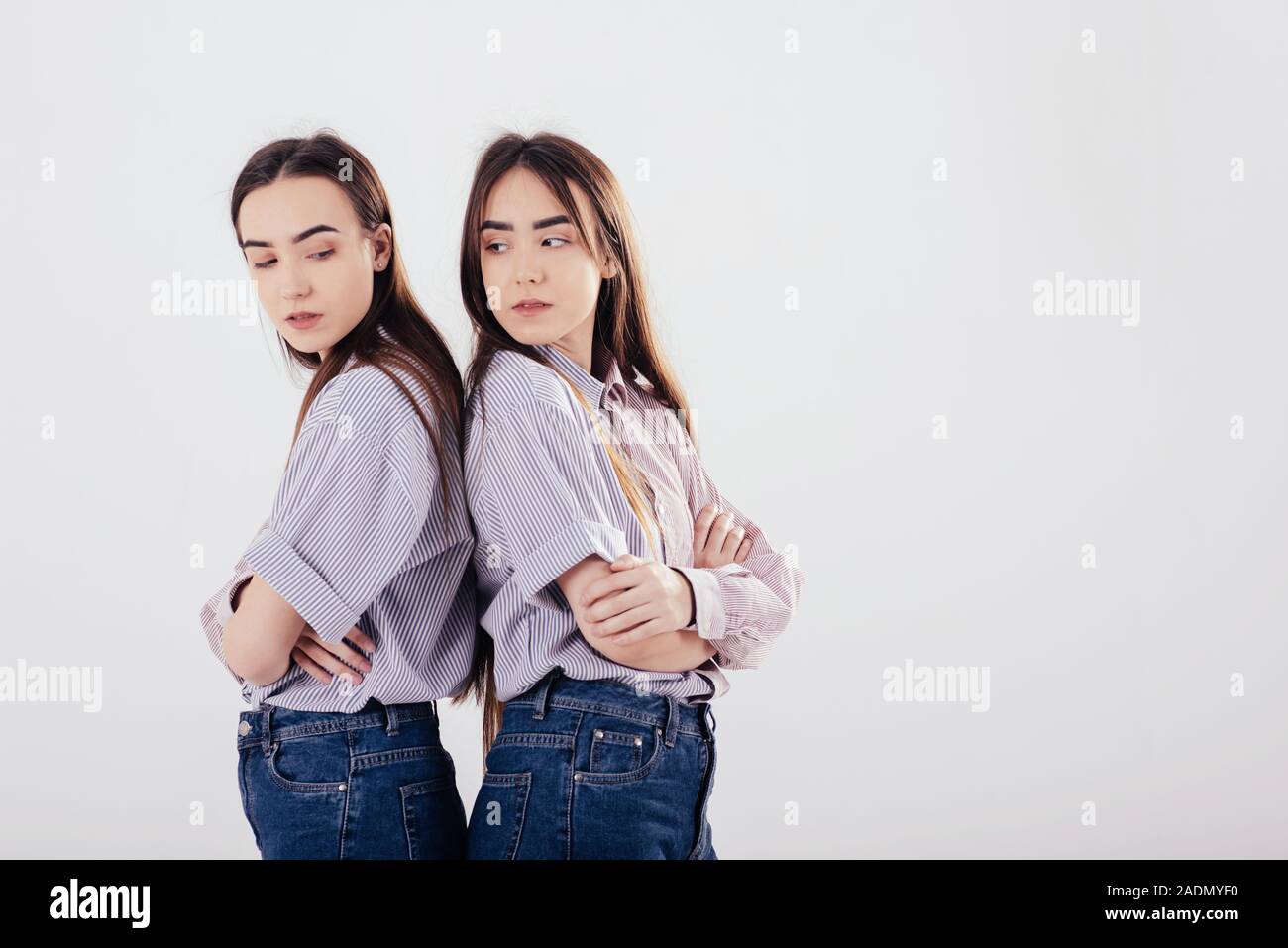 La misma ropa para la familia fotografías e imágenes de alta resolución - Alamy La misma ropa para la familia fotografías e imágenes de alta resolución - Alamy