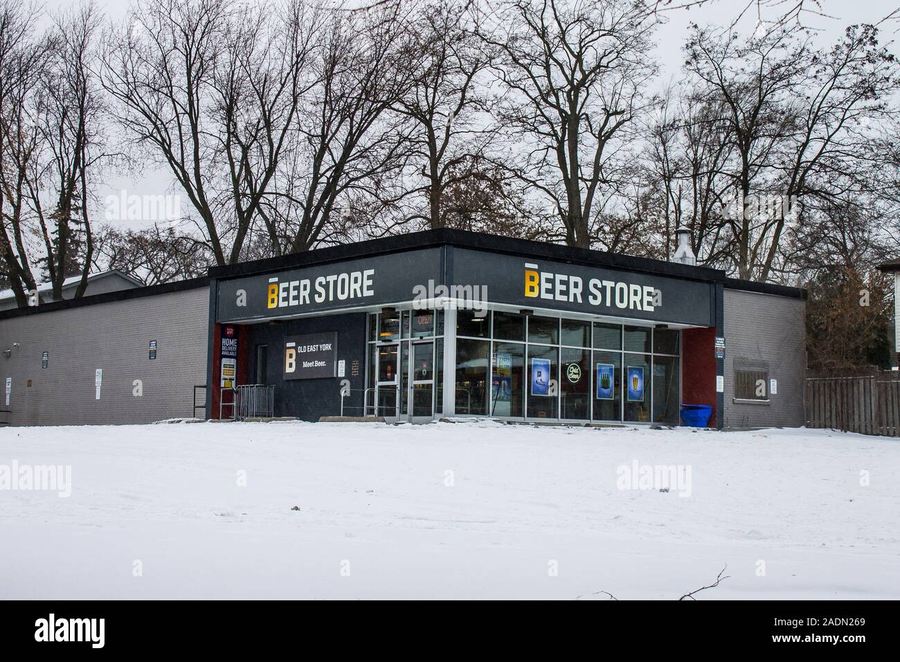 Toronto Beer Store durante una tormenta de nieve Foto de stock