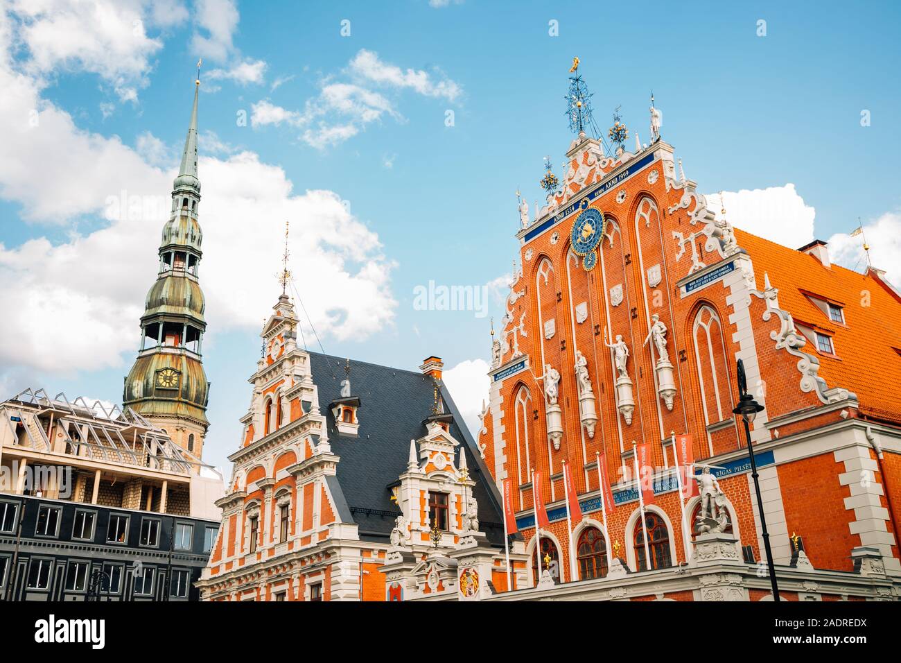 Casa de los comedones (Melngalvju Nams) en la Plaza del Ayuntamiento de Riga, en Letonia Foto de stock