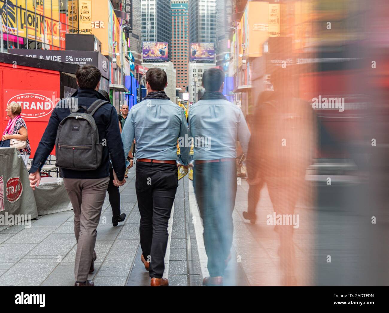 Color de Manhattan, Nueva York, reflejo de imagen imagen - Imagen de espejo de personas en Time Square Foto de stock