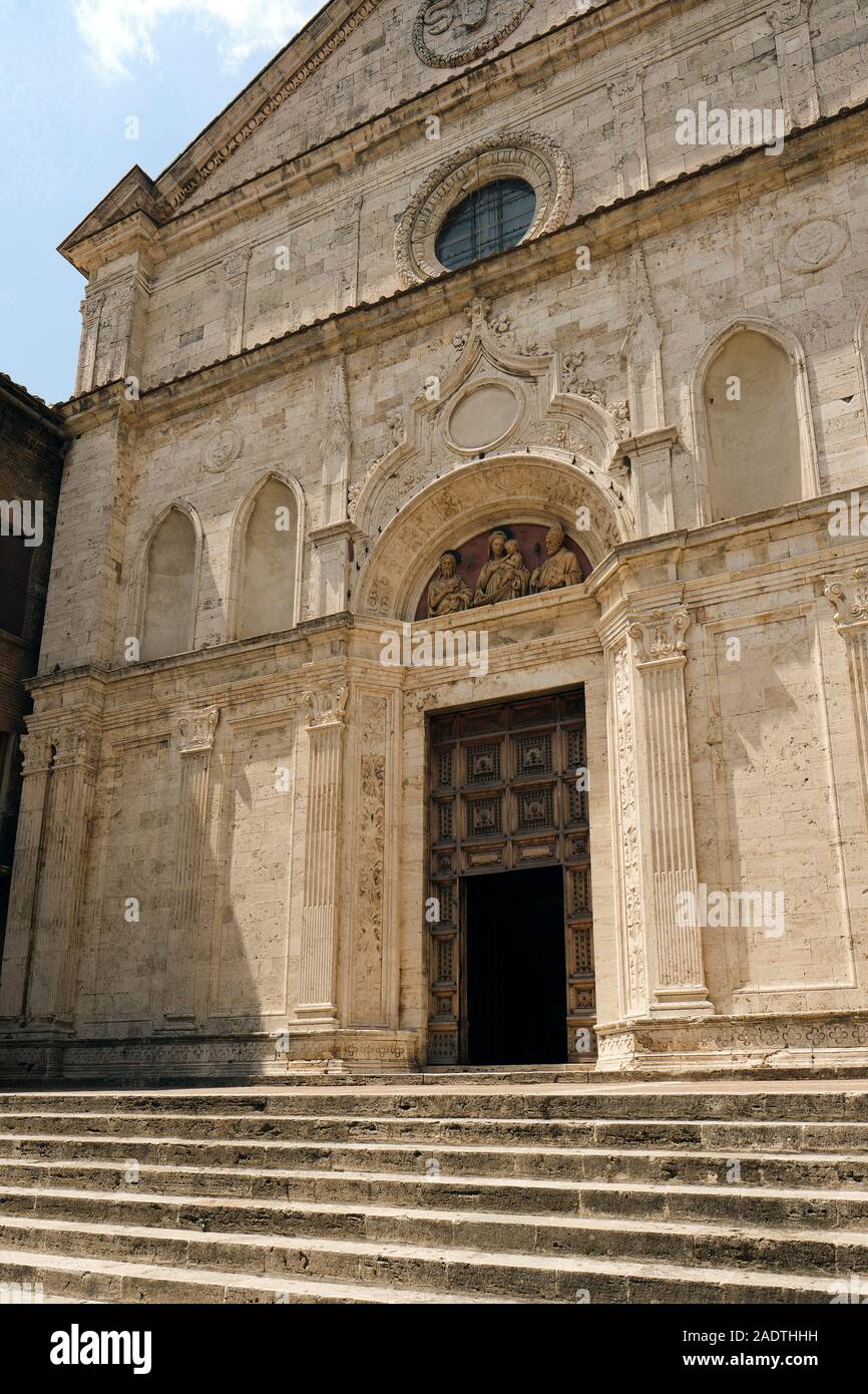 Chiesa di Sant'Agostino / Fachada Iglesia de Sant'Agostino en la cima del pueblo medieval y renacentista de Montepulciano Toscana Italia UE Foto de stock