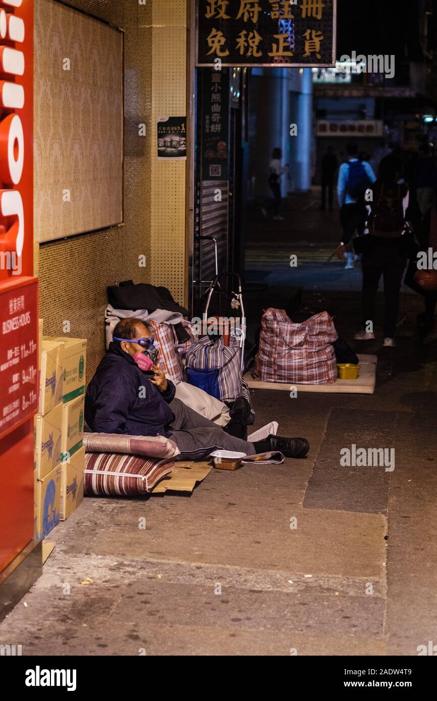 HongKong - Diciembre 01, 2019: La policía antidisturbios en demostración durante las protestas de 2019, una serie de manifestaciones en Hongkong empezó como el proyecto de ley de enmienda de la Ley Anti-Extradition (Anti-ELAB) de movimiento. Foto de stock