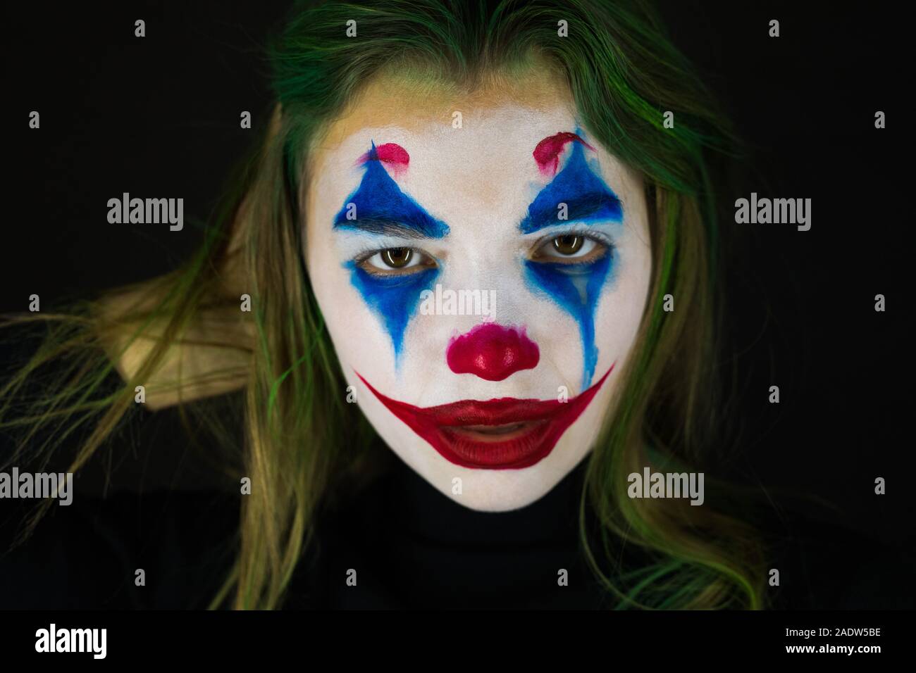Maquillaje de payaso fotografías e imágenes de alta resolución - Alamy