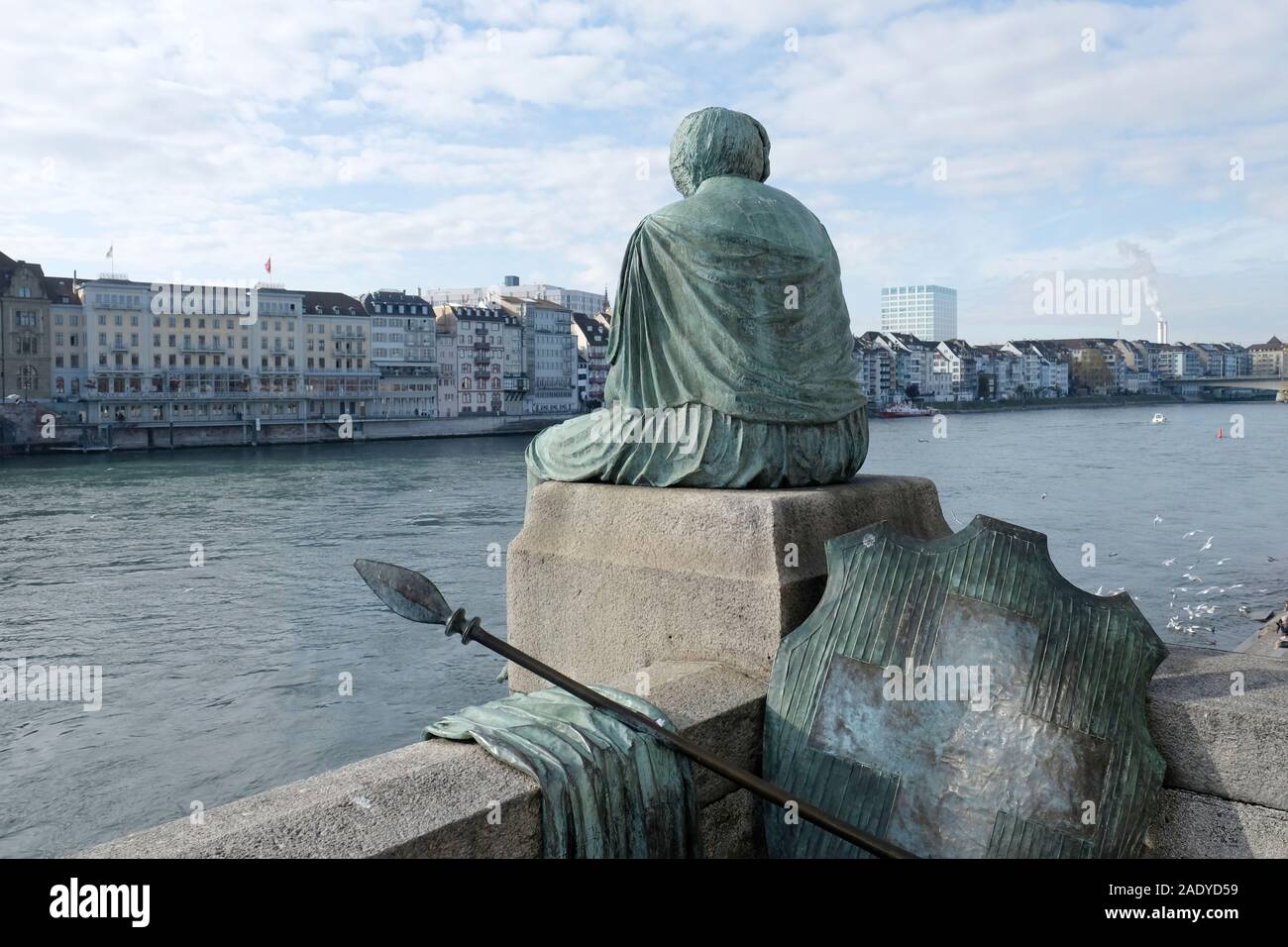 Una vista de Helvetia estatua en Basel, Suiza Foto de stock
