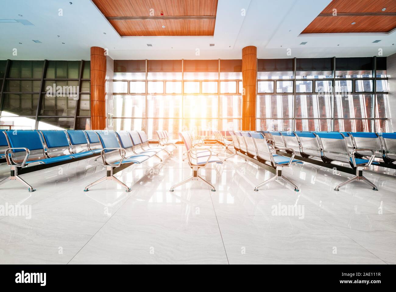 Una imagen de una nueva sala de embarque en el aeropuerto. Foto de stock