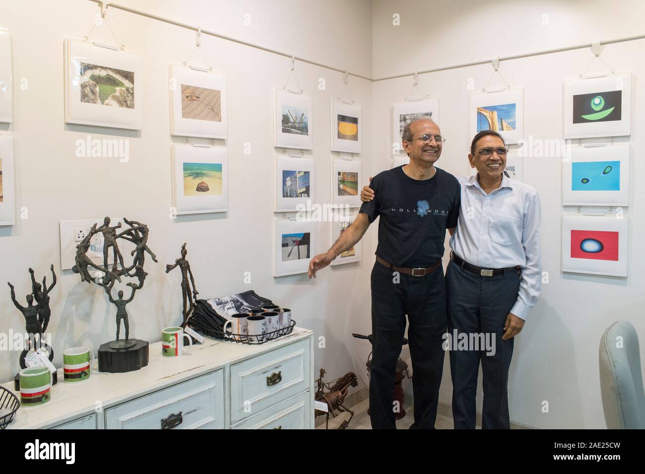 Vithal Nadkarni y Jagdish Agarwal, oficina de la galería de arte de la Biblioteca de Fotos Dinodia, Mumbai, Maharashtra, India, Asia Foto de stock