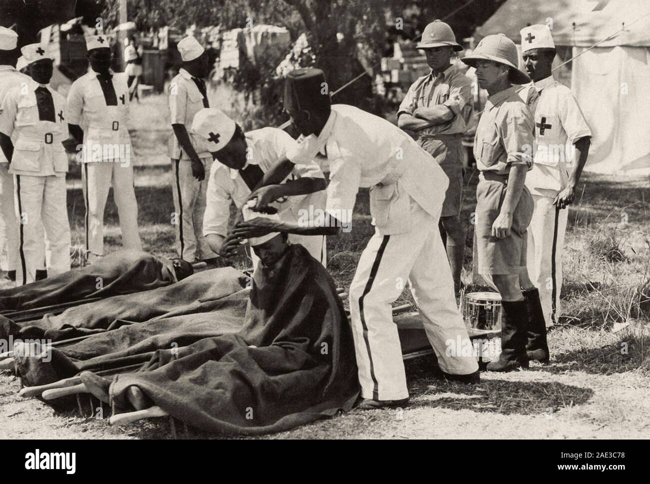 Cruz Roja en acción. El momento de la Segunda Guerra italo-etíope. 1935-1936 Foto de stock