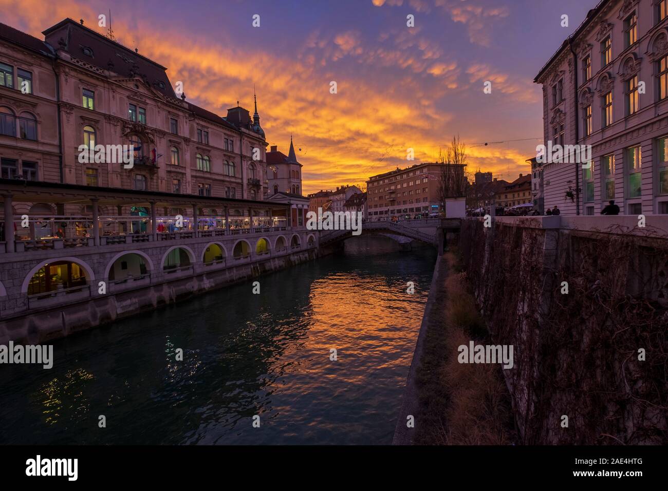 Liubliana. Imagen de Ljubljana, Eslovenia durante la hora del crepúsculo azul Foto de stock